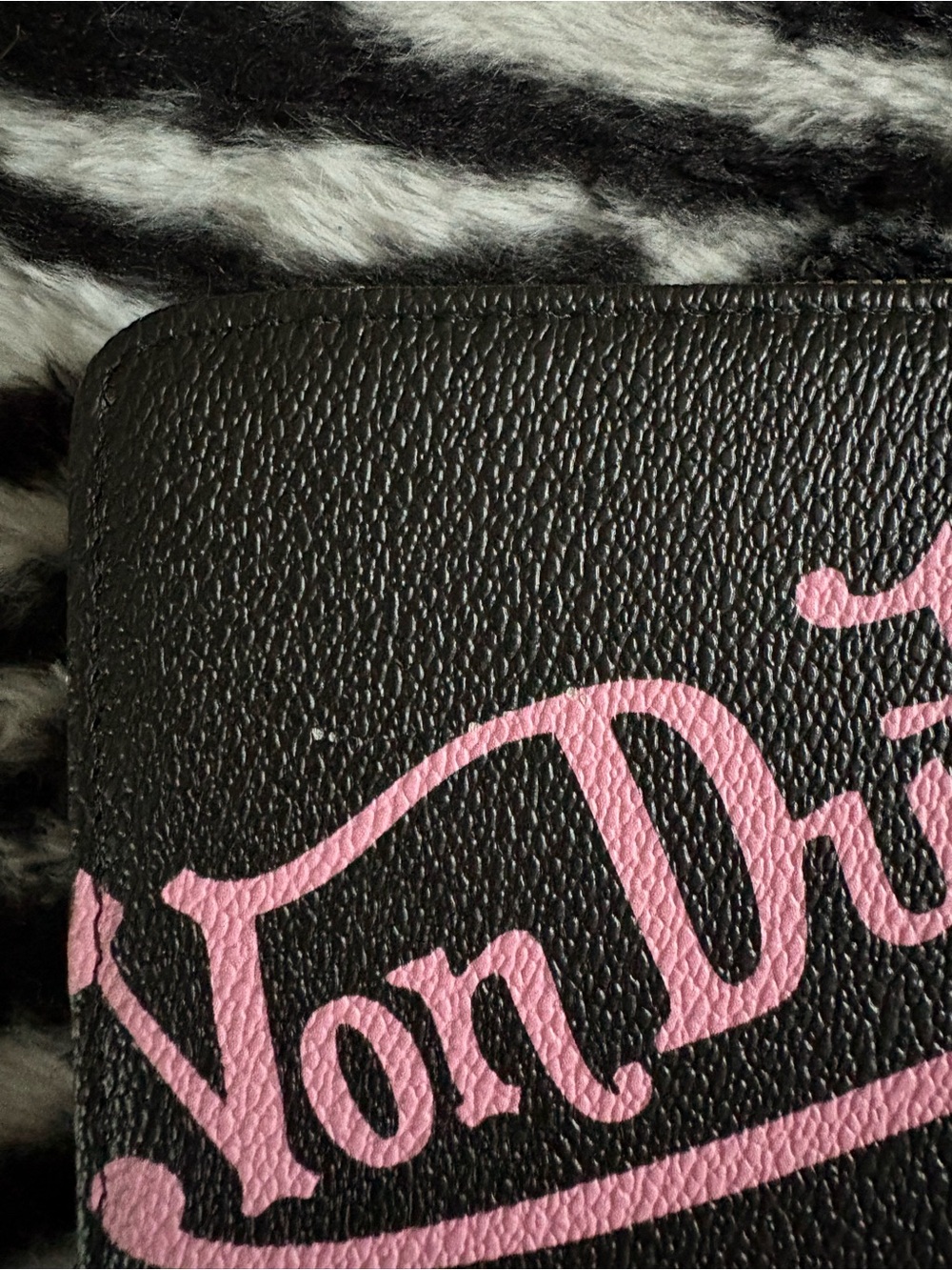 pink VonDutch wallet - Picture 2 of 7